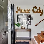 Villa East Nash 12 Mins To Broadway Sleeps 6 *