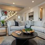 Modern Luxury Hot Tub Mini Golf Elevator Views Holiday home *