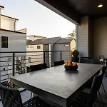 Modern Luxury Hot Tub Mini Golf Elevator Views Nashville