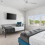 Holiday home Walk To Belmont, 12 South With Private Patio And Garage Nashville