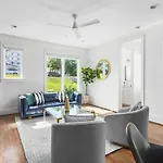 Walk To Belmont, 12 South With Private Patio And Garage Holiday home