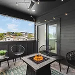Walk To Belmont, 12 South With Private Patio And Garage *