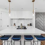 Walk To Belmont, 12 South With Private Patio And Garage Nashville