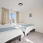 1 King 1 Queen 2 Double Garage Washer & Dryer