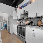New Sleeps 4 - 7 Mins To Dwtn Apartment Nashville