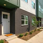 Rooftop Deck And Rec Room Minutes To Dwntn