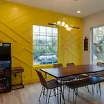 Spacious Home 5 Min To Broadway, Sleeps 12!