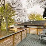 Spacious Home 5 Min To Broadway, Sleeps 12!