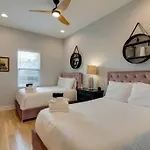 Spacious Home 5 Min To Broadway, Sleeps 12!