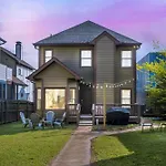Stylish Home Near Downtown With 3 Bedrooms & 3 Baths, Walk To Nashville Best Dining & Coffee Shops, Private Yard With Grill, Smart Tvs In Every Room, Driveway Parking For 3, 24 Hr Hospitality