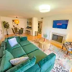Stylish 2Br With Balcony And Optional Parking Near Vanderbilt & Broadway
