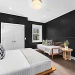 Holiday home Rooftop Deck Firepit And Garage Walk To 12 South And Restaurants Nashville