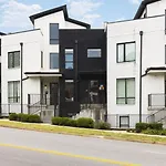 Rooftop Deck Firepit And Garage Walk To 12 South And Restaurants