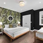 Holiday home Rooftop Deck Firepit And Garage Walk To 12 South And Restaurants Nashville