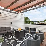 Rooftop Deck Firepit And Garage Walk To 12 South And Restaurants Nashville