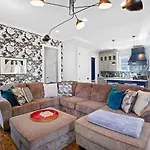 5 Mins To Downtown - Big Luxury House - 7 Beds Holiday home *
