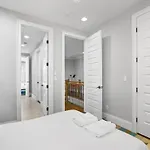 5 Mins To Downtown - Big Luxury House - 7 Beds *