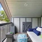 Holiday home 5 Mins To Downtown - Big Luxury House - 7 Beds