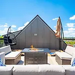 10 Min To Dt - Rooftop, Garage, Firepit, W&D