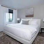 Holiday home Stunning Riverfront Getaway In Downtown