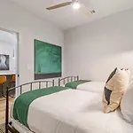 Walk To Nightlife, Vanderbilt, Minutes To Broadway Holiday home *