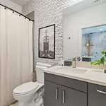 Walk To Nightlife, Vanderbilt, Minutes To Broadway Holiday home *