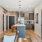 Holiday home Walk To Nightlife, Vanderbilt, Minutes To Broadway *