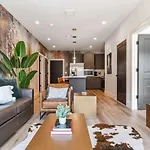 Holiday home Walk To Nightlife, Vanderbilt, Minutes To Broadway