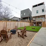 The Lyric - New Luxury Home, Rooftop With Firepit!