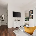 The Crescendo - On Music Row Apartment Nashville