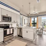 The Crescendo - On Music Row Apartment