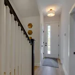 Beautiful Luxury Townhome Very Close To Broadway