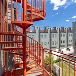 Music City Hangout With Rooftop Views And Game Room