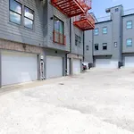 Music City Hangout With Rooftop Views And Game Room