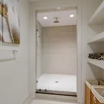 Holiday home Slick Floor Deck Walk To Gulch And Downtown Nashville