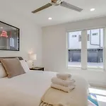 Holiday home Slick Floor Deck Walk To Gulch And Downtown