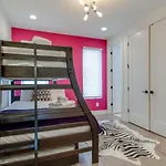 Holiday home Slick Floor Deck Walk To Gulch And Downtown *