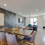 Slick Floor Deck Walk To Gulch And Downtown Holiday home Nashville
