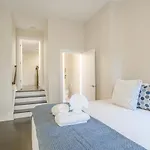 Stylish Private Rooftop Perfect Location Holiday home *