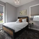 Southside Extraordinaire Walk To Gulch Lux Four Bedroom Holiday home Nashville