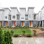 Ultra Modern Pad Minutes To Downtown Comfortable Beds