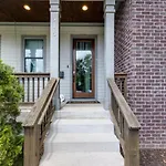 Tranquil East Nash Escape - Pool Table