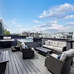 Two Townhomes- Rooftop Lounge- Hot Tub- City Views