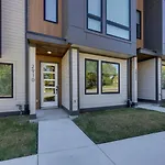 Music City Abode And Cowgirl Up Dual Townhomes