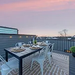 The Bluestem - Stylish Design, Rooftop With Firepit!