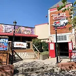 Entire Top Floor Of Suites Of The Vinyl Sleeps 16 On Music Row