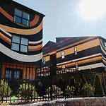 Entire Top Floor Of Suites Of The Vinyl Sleeps 16 On Music Row