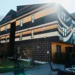 Entire Top Floor Of Suites Of The Vinyl Sleeps 16 On Music Row