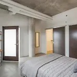 5m636- Views With Floor To Ceiling Windows