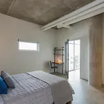 5m636- Views With Floor To Ceiling Windows *